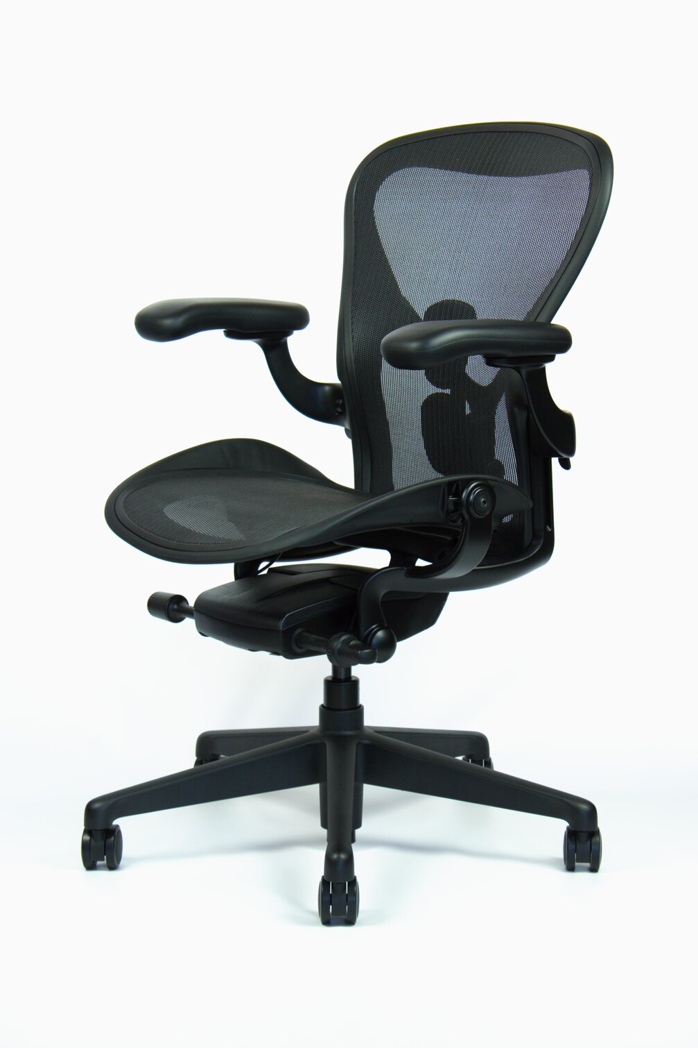 Herman Miller Aeron velikost B black edition