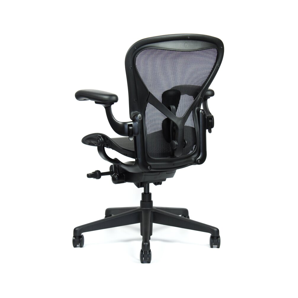 Herman Miller Aeron velikost B black edition