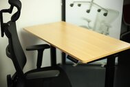 Kancelářská židle UniFlow + Elektrický výškově nastavitelný stůl GOYAR