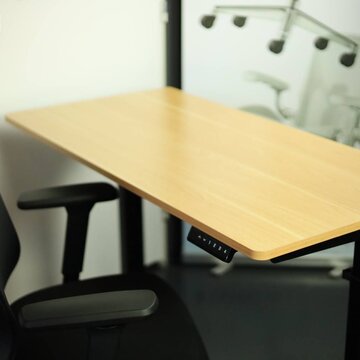 Kancelářská židle UniFlow + Elektrický výškově nastavitelný stůl GOYAR
